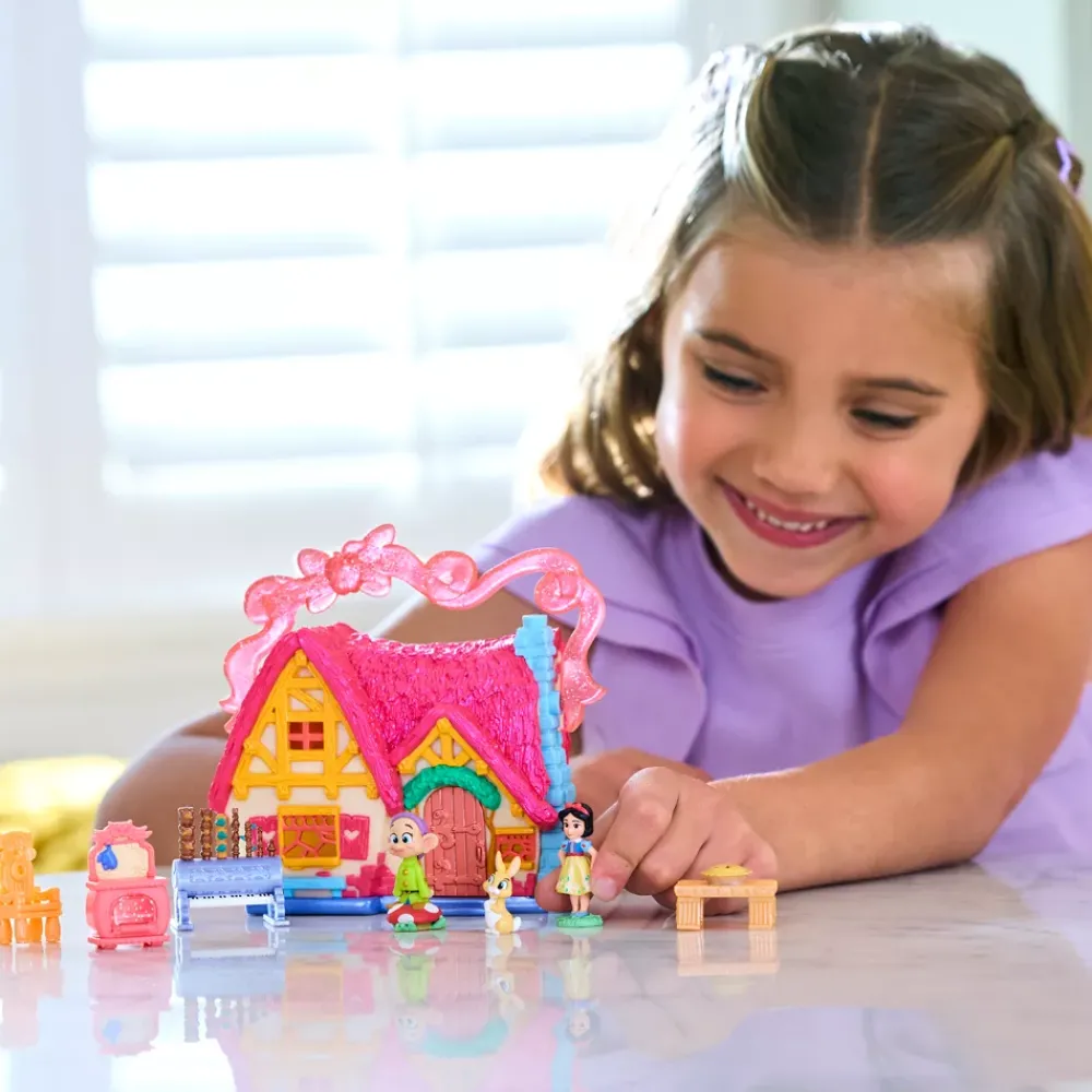 Discount Disney Store Coffret de mini figurines Chaumière de Blanche Neige Once Upon a Story, Blanche Neige et les Sept Nains