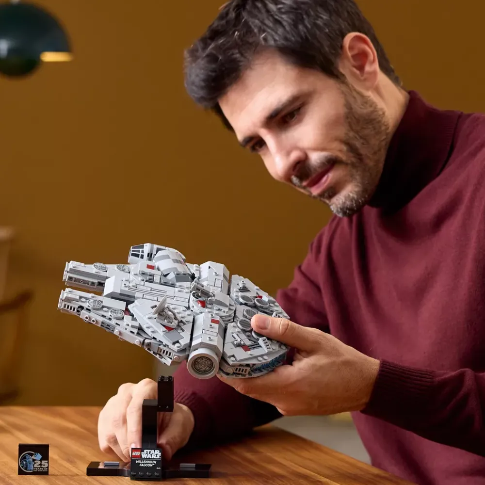 Hot Disney Store LEGO Millennium Falcon 75375