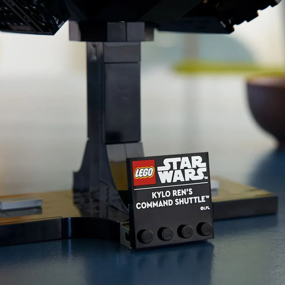 Disney Store LEGO Star Wars La navette de commandement de Kylo Ren 75406