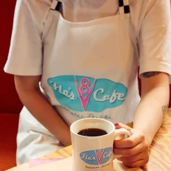 Hot Disney Store Tablier Café V8 de Flo pour adultes, Disney Pixar Cars